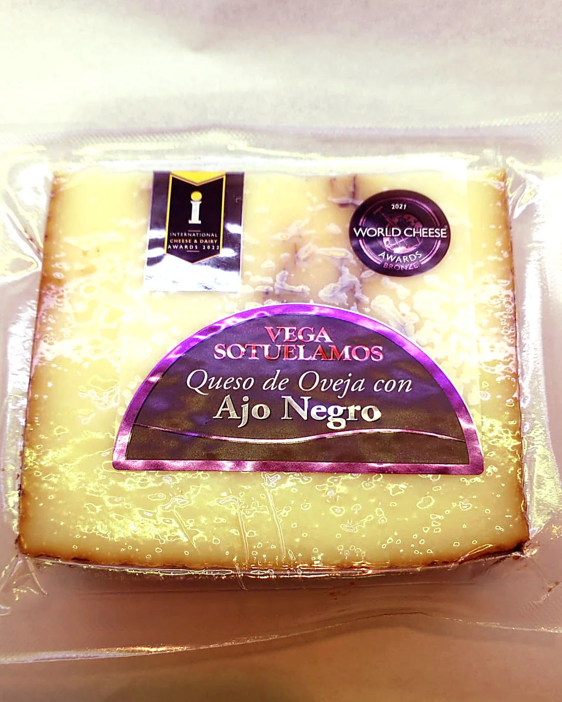 Queso de Oveja con Ajo Negro Vega Sotuélamos 1